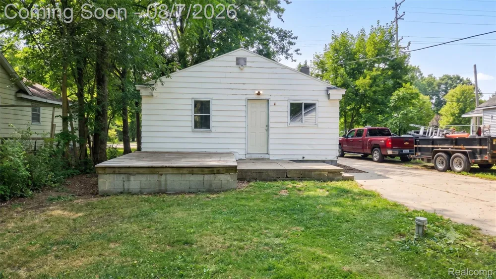 2179 S Term Street Burton City, MI 48519
