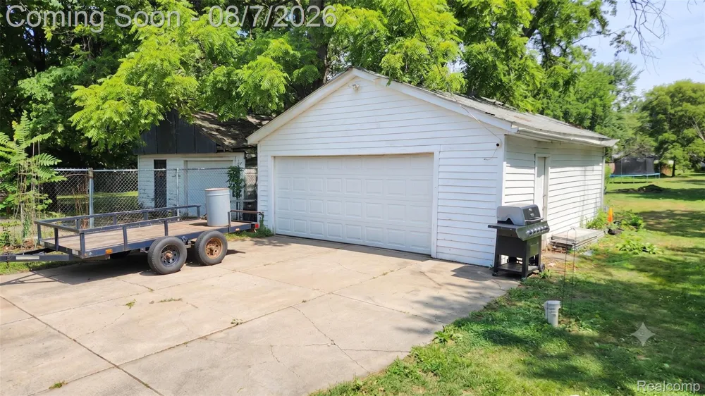 2179 S Term Street Burton City, MI 48519