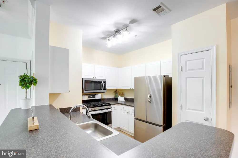 11321 ARISTOTLE DRIVE #3-303 Fairfax, VA 22030