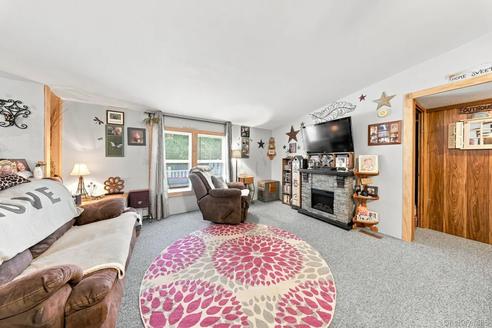 27 Delaware Drive Sparrowbush, NY 12780