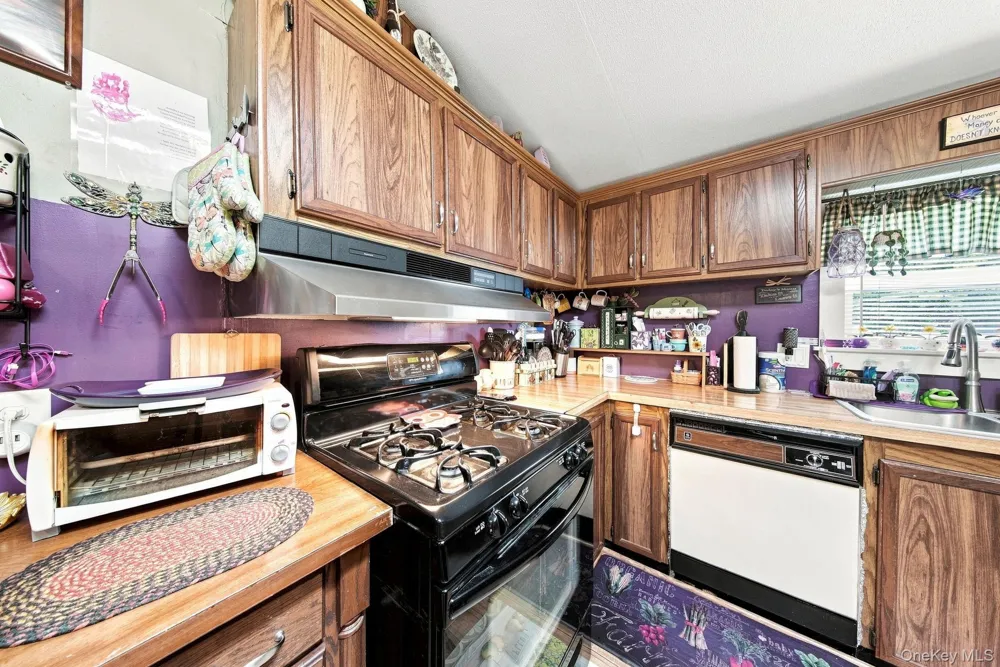 27 Delaware Drive Sparrowbush, NY 12780
