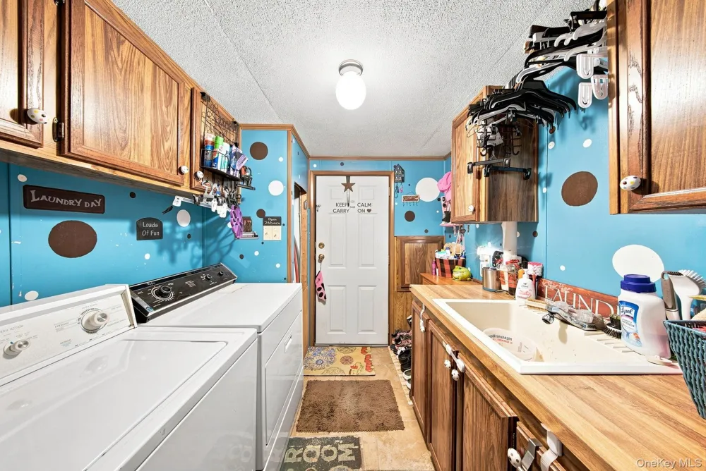 27 Delaware Drive Sparrowbush, NY 12780