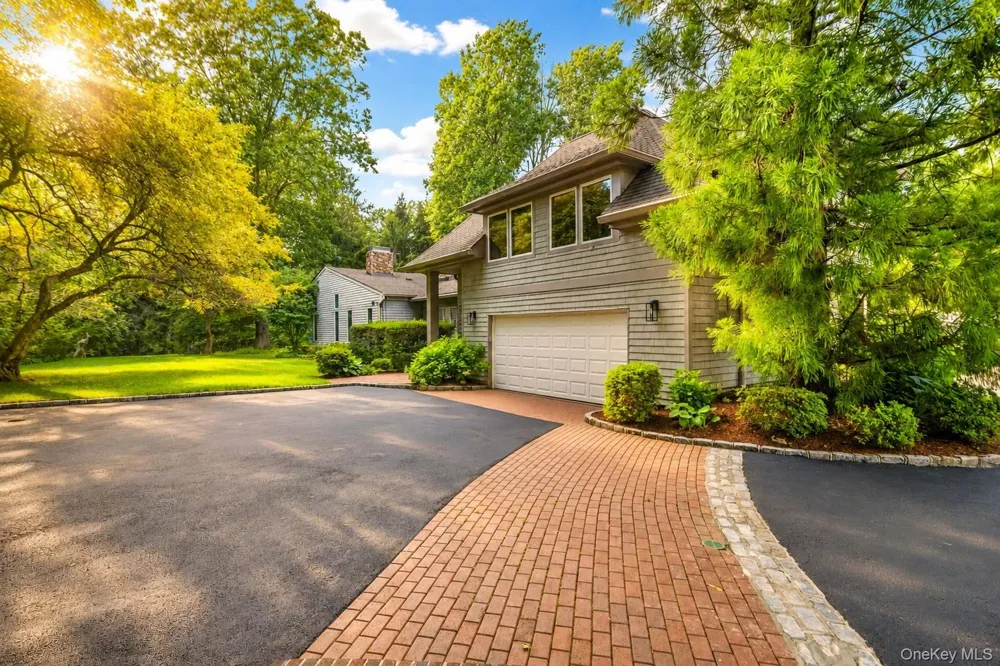 24 Winding Lane Upper Brookville, NY 11545