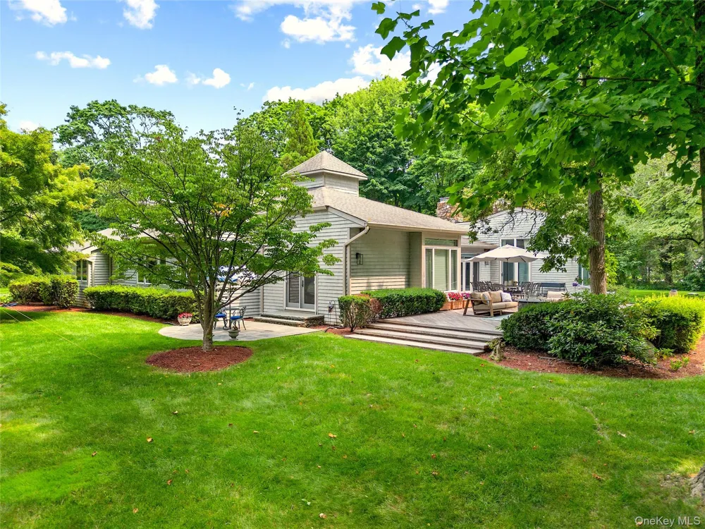 24 Winding Lane Upper Brookville, NY 11545