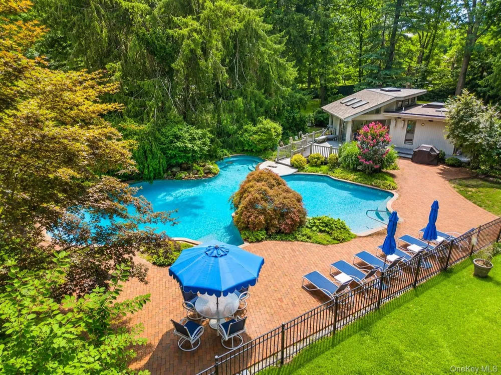 24 Winding Lane Upper Brookville, NY 11545