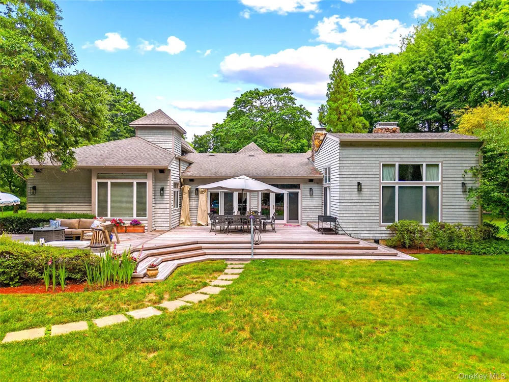 24 Winding Lane Upper Brookville, NY 11545