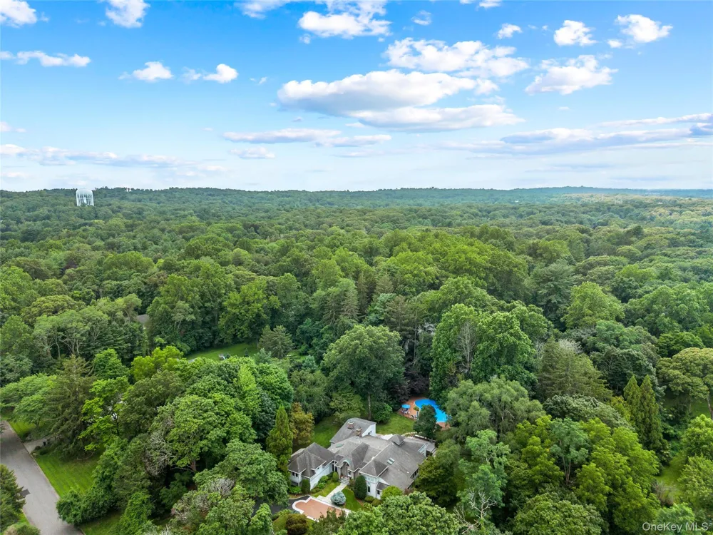 24 Winding Lane Upper Brookville, NY 11545