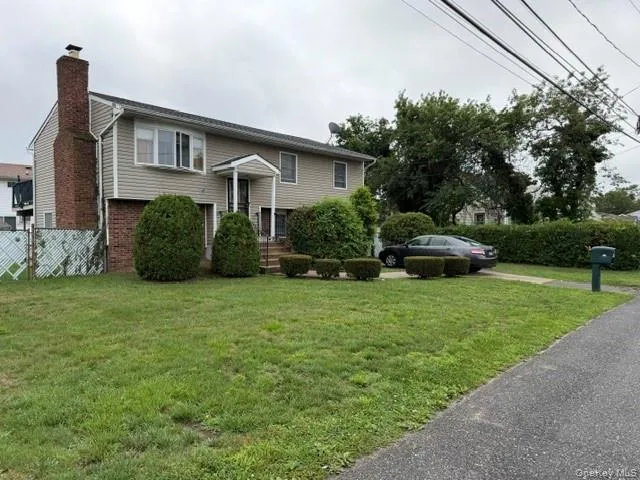 89 Lincoln Avenue Deer Park, NY 11729