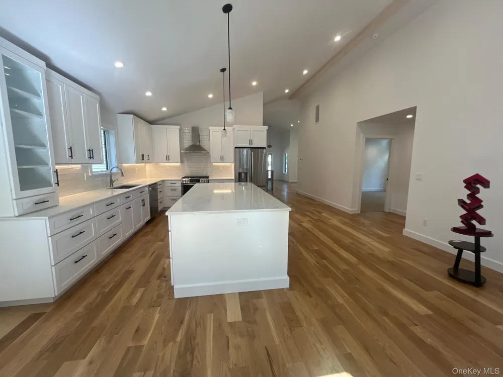 17 Bittersweet Avenue Hampton Bays, NY 11946