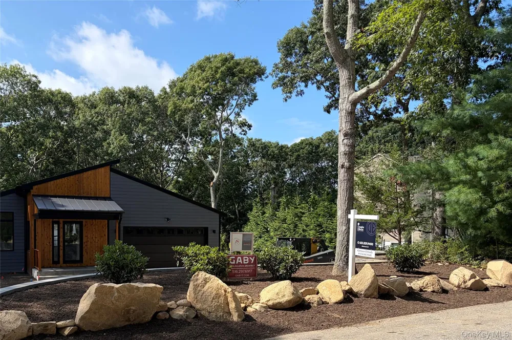 17 Bittersweet Avenue Hampton Bays, NY 11946