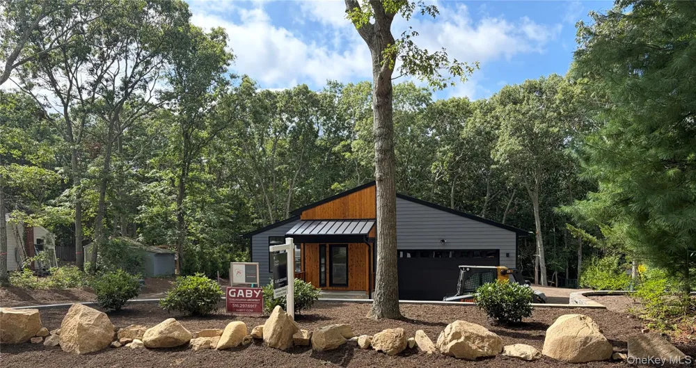 17 Bittersweet Avenue Hampton Bays, NY 11946