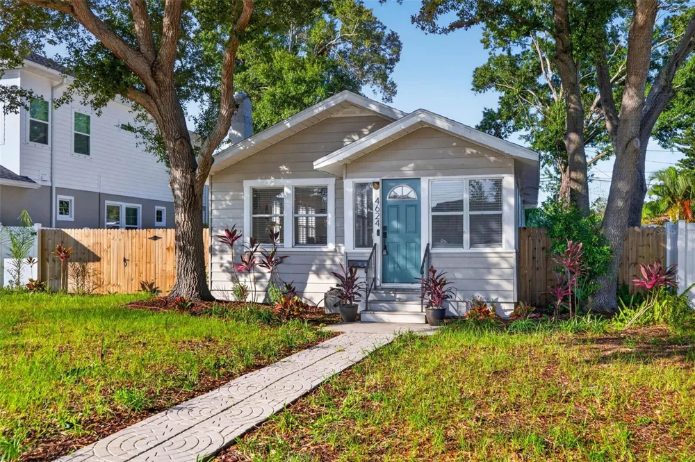 4624 IRIS STREET St Petersburg, FL 33714