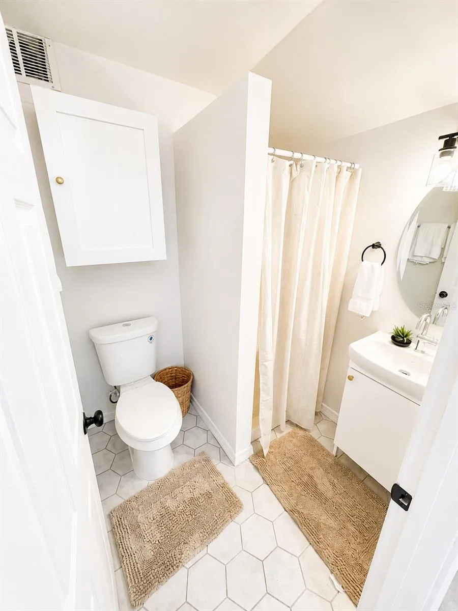 4624 IRIS STREET St Petersburg, FL 33714