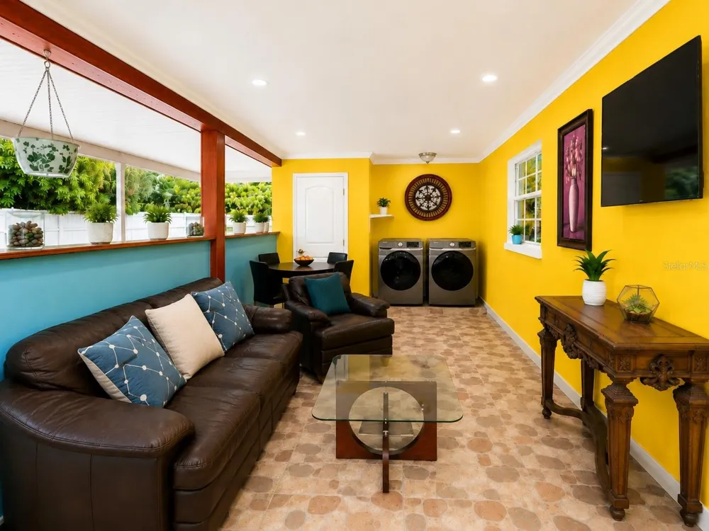 4409 W HANNA AVENUE Tampa, FL 33614