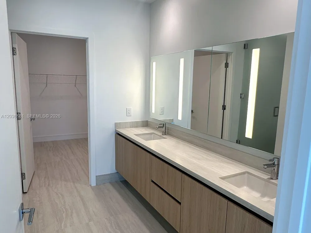 2411 Laguna Circle #509 Miami Gardens, FL 33181
