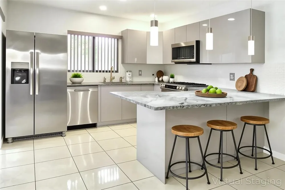 15202 E POND WOODS DRIVE #9 Tampa, FL 33618