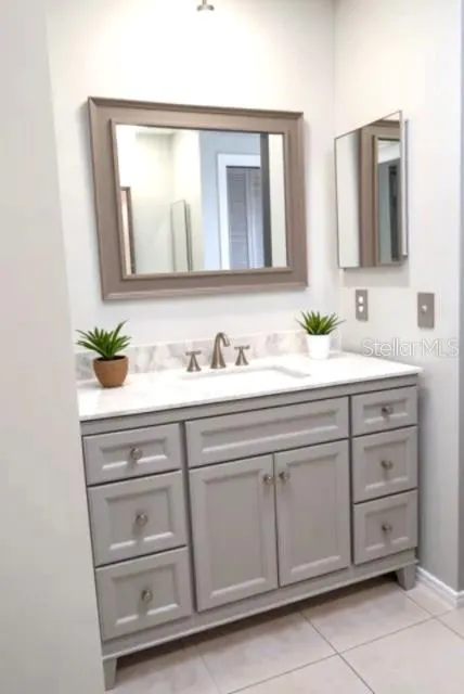 15202 E POND WOODS DRIVE #9 Tampa, FL 33618