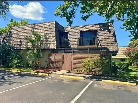 15202 E POND WOODS DRIVE #9 Tampa, FL 33618