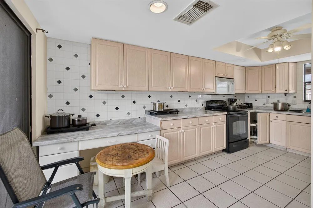 110 SHERWOOD CIRCLE #4C Jupiter, FL 33458
