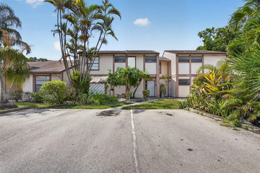 110 SHERWOOD CIRCLE #4C Jupiter, FL 33458