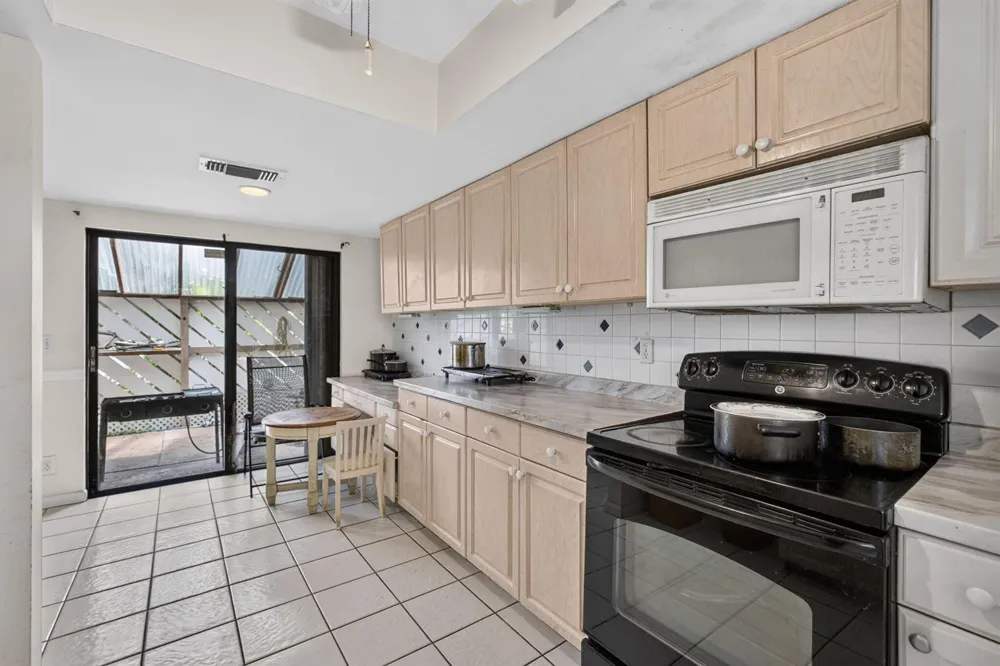 110 SHERWOOD CIRCLE #4C Jupiter, FL 33458