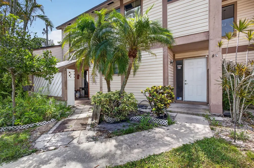 110 SHERWOOD CIRCLE #4C Jupiter, FL 33458