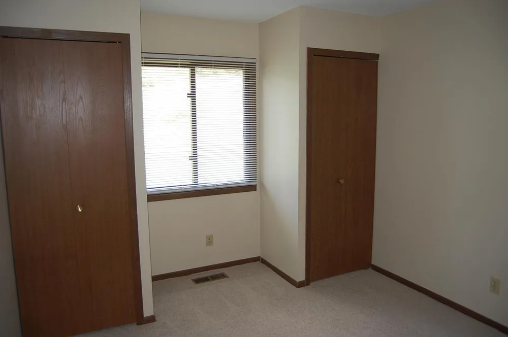 5201 Balmoral Lane Bloomington, MN 55437