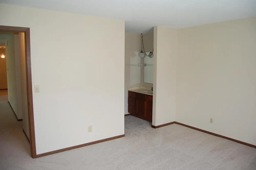 5201 Balmoral Lane Bloomington, MN 55437