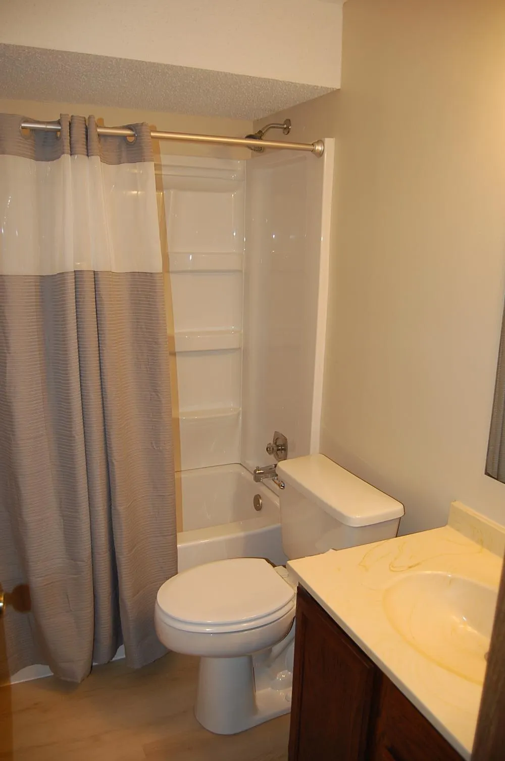 5201 Balmoral Lane Bloomington, MN 55437