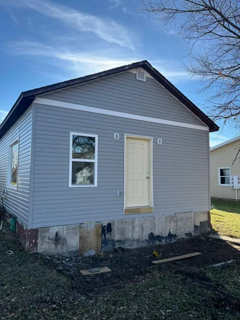 832 Main St