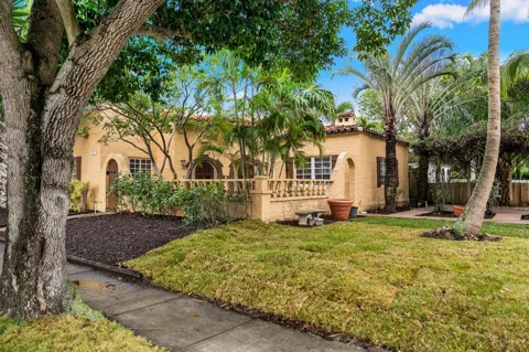 735 Colonial Road