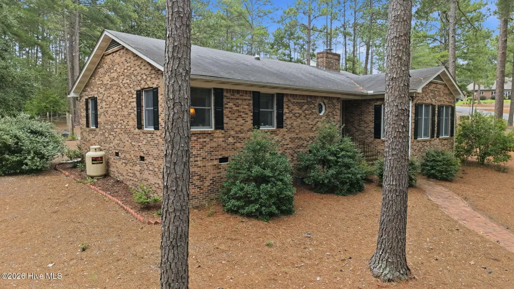 8 Shamrock Drive Jackson Springs, NC 27281