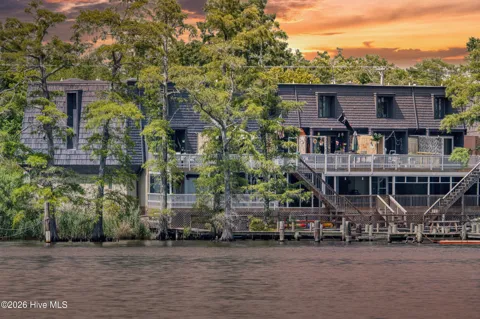 12 Harbor Bay Place