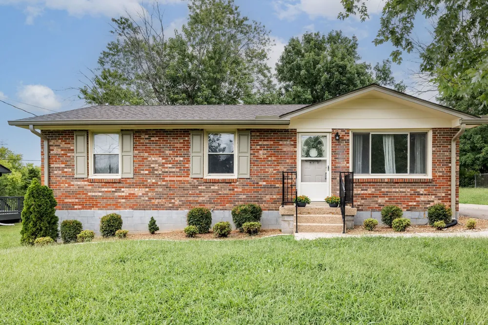 211 Friendship Dr Goodlettsville, TN 37072