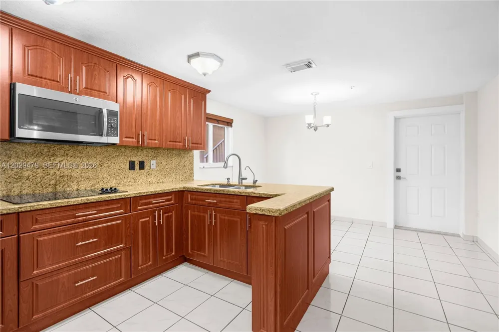9 E 4th St #101 Hialeah, FL 33010