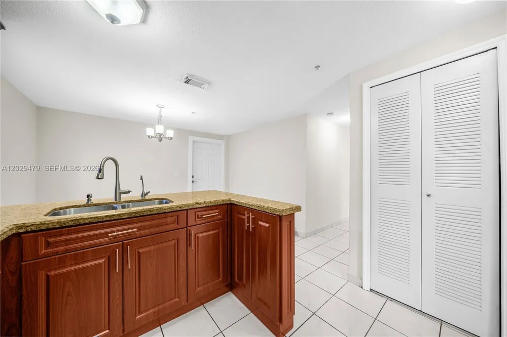 9 E 4th St #101 Hialeah, FL 33010