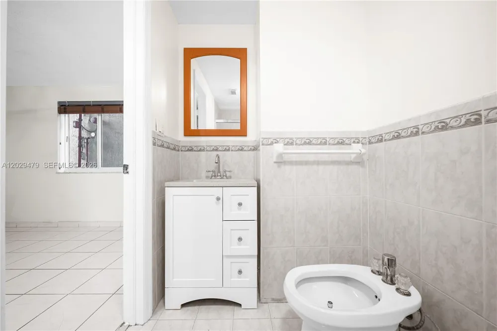 9 E 4th St #101 Hialeah, FL 33010