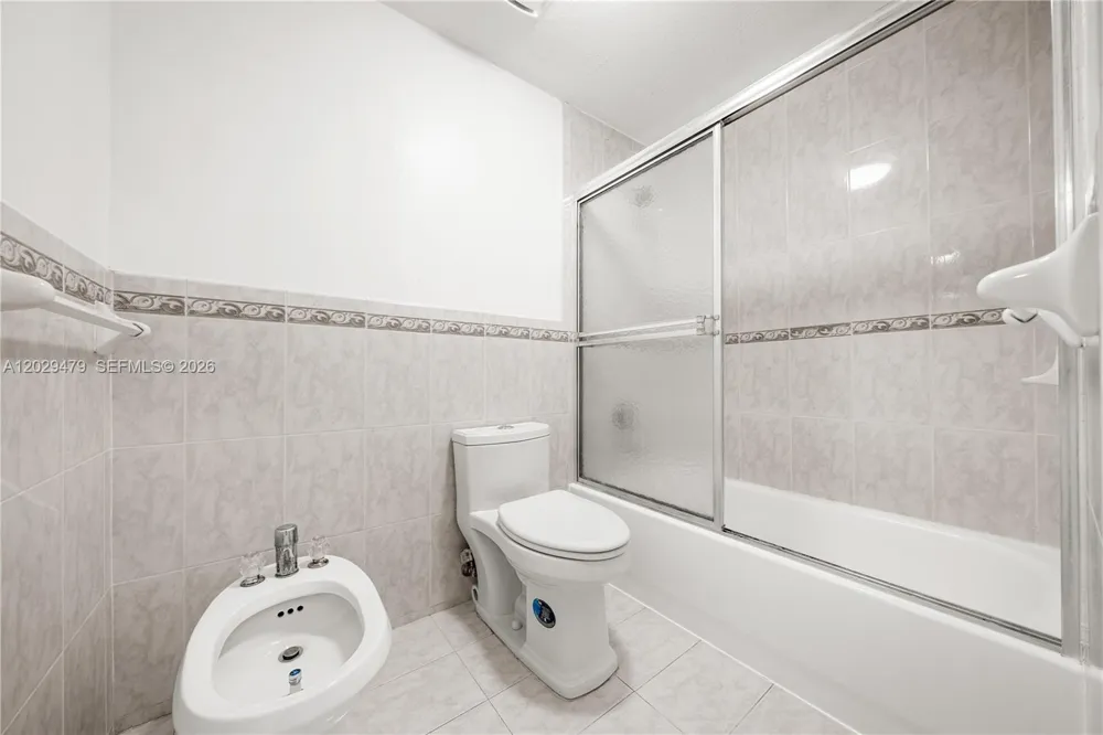 9 E 4th St #101 Hialeah, FL 33010