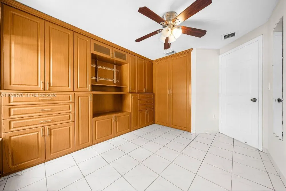9 E 4th St #101 Hialeah, FL 33010