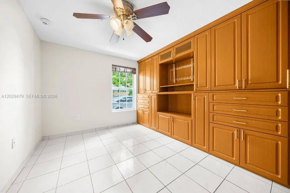 9 E 4th St #101 Hialeah, FL 33010