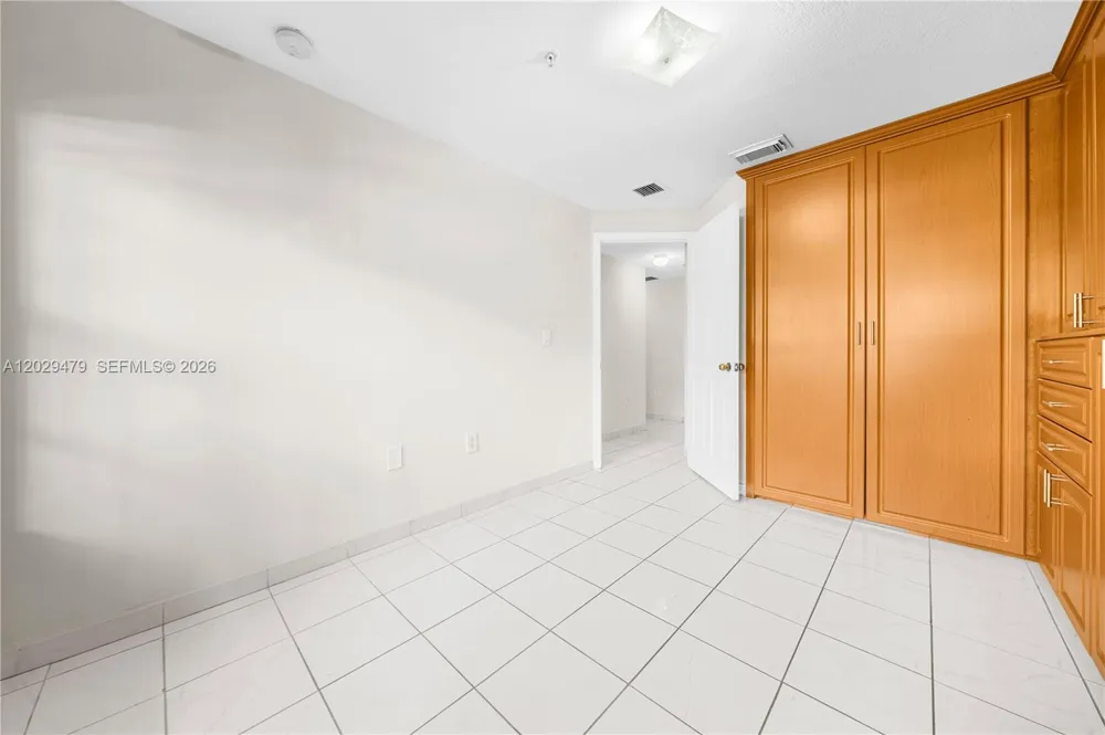 9 E 4th St #101 Hialeah, FL 33010