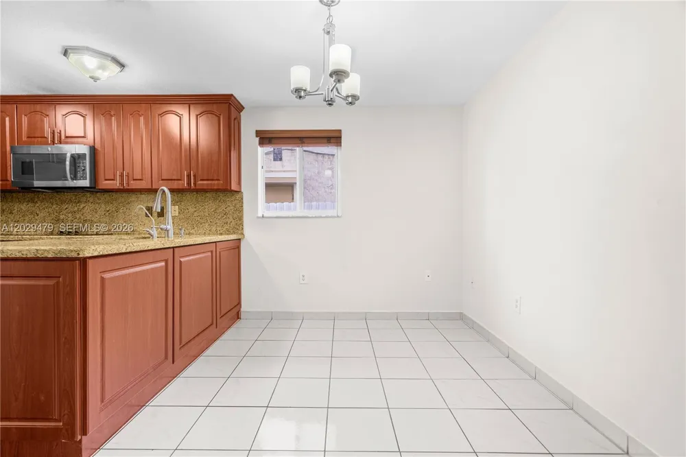 9 E 4th St #101 Hialeah, FL 33010
