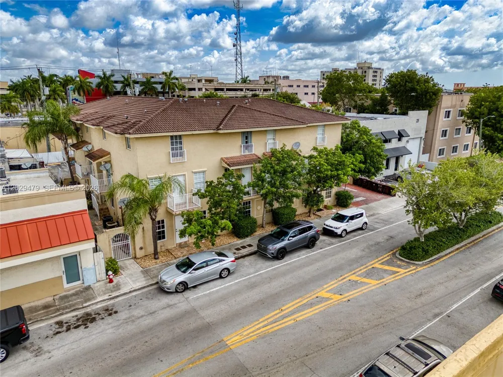 9 E 4th St #101 Hialeah, FL 33010