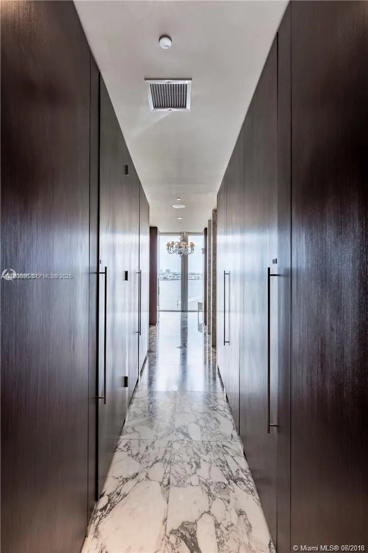 465 Brickell Ave #604 Miami, FL 33131