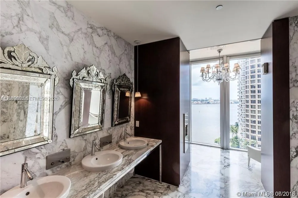 465 Brickell Ave #604 Miami, FL 33131