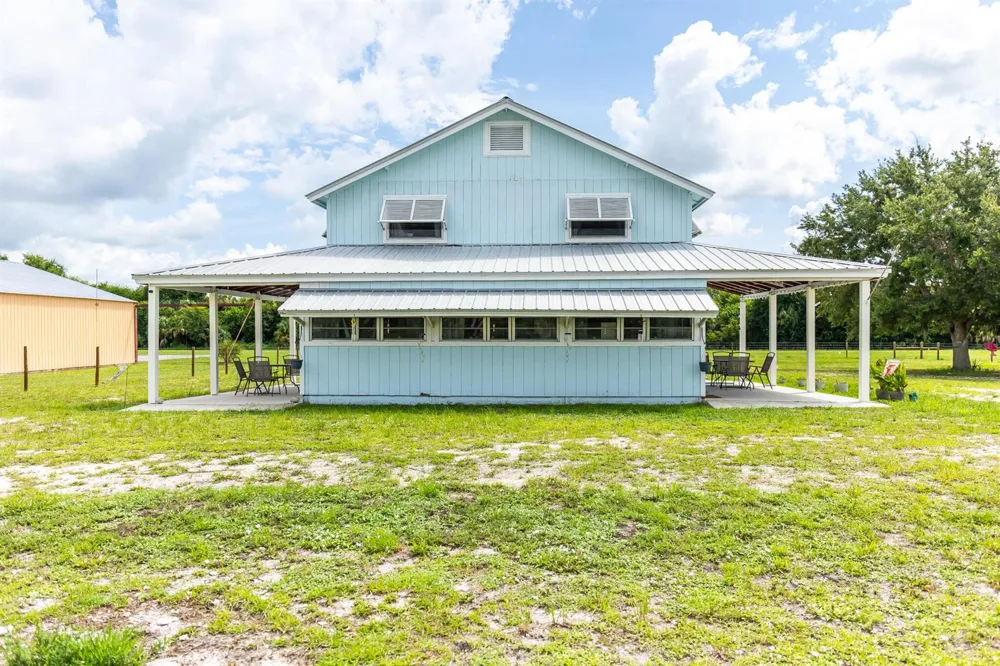 19695 NW 80th Drive Okeechobee, FL 34972