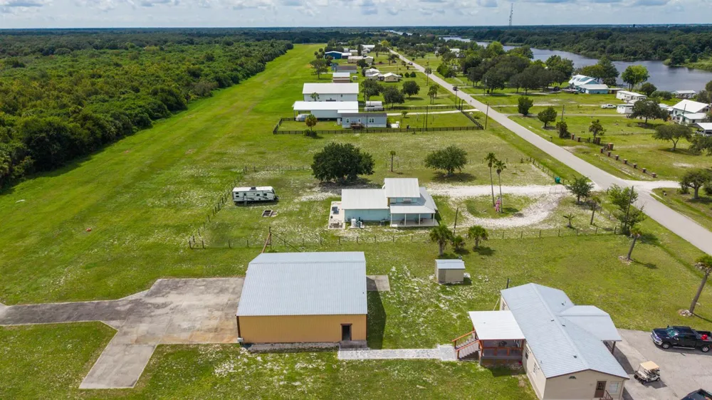 19695 NW 80th Drive Okeechobee, FL 34972