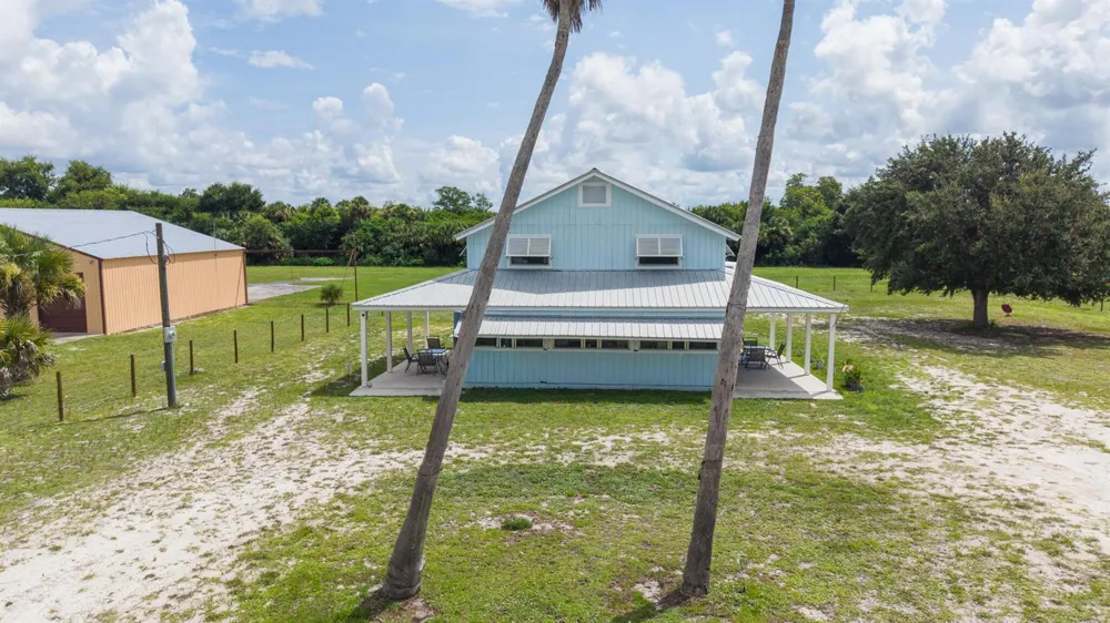 19695 NW 80th Drive Okeechobee, FL 34972