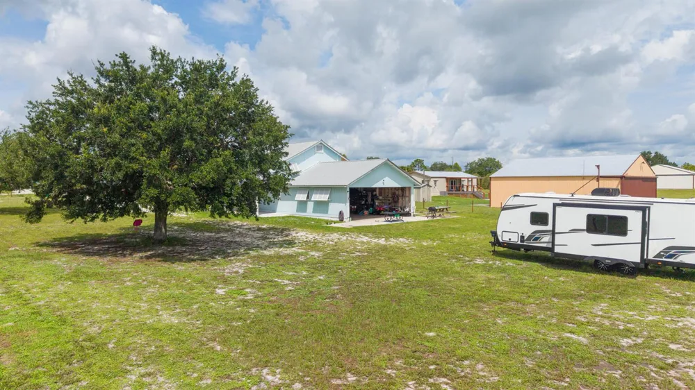 19695 NW 80th Drive Okeechobee, FL 34972