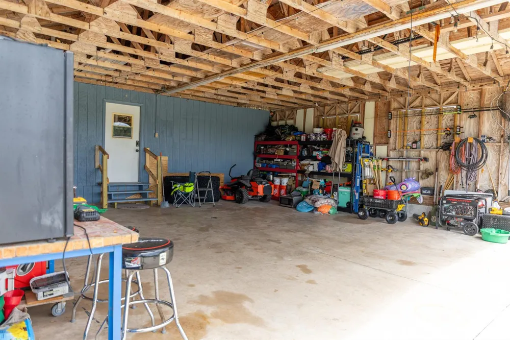 19695 NW 80th Drive Okeechobee, FL 34972